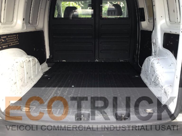 VOLKSWAGEN CADDY 4x4 interno vano posteriore