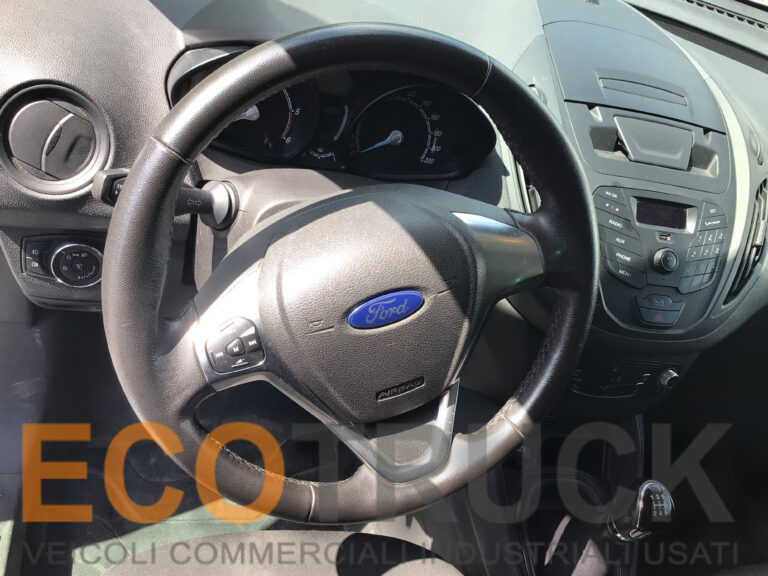 Ford Transit courier 2018 comandi al volante